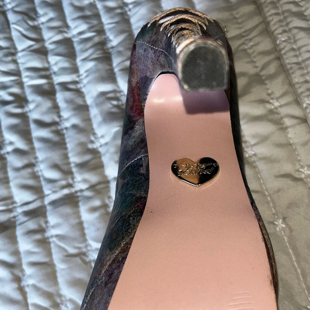 Betsey Johnson Artistic Multicolor Heels - Picture 5 of 10